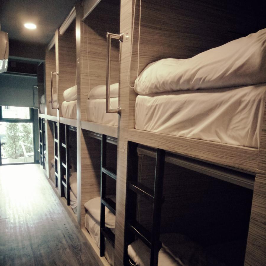 Badu Sukhumvit Dormitory Bangkok Buitenkant foto