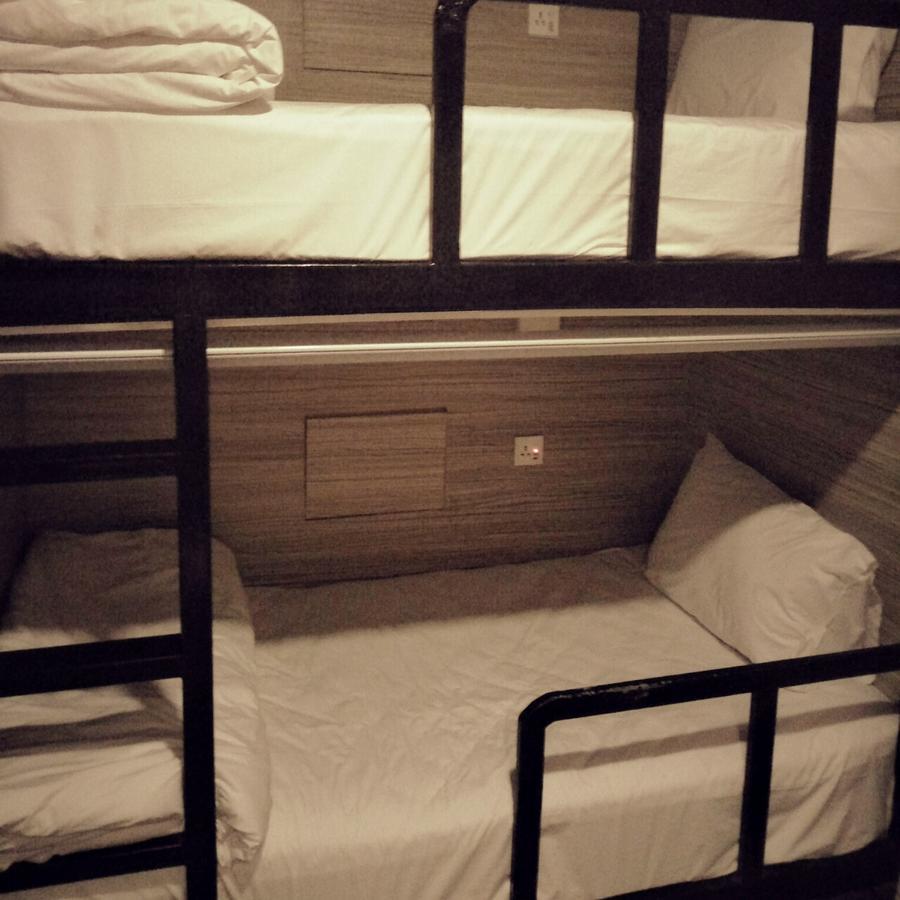 Badu Sukhumvit Dormitory Bangkok Buitenkant foto