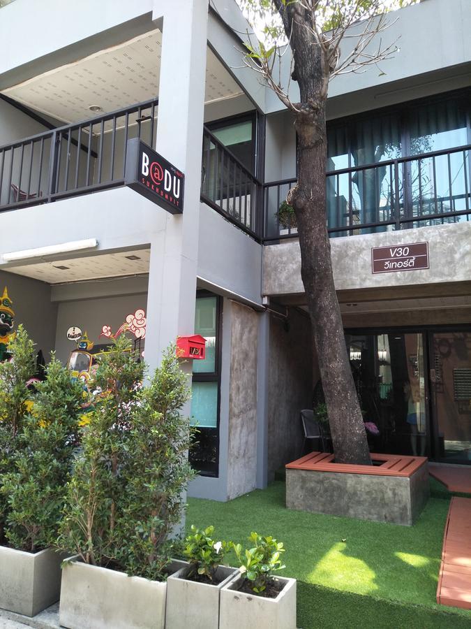 Badu Sukhumvit Dormitory Bangkok Buitenkant foto