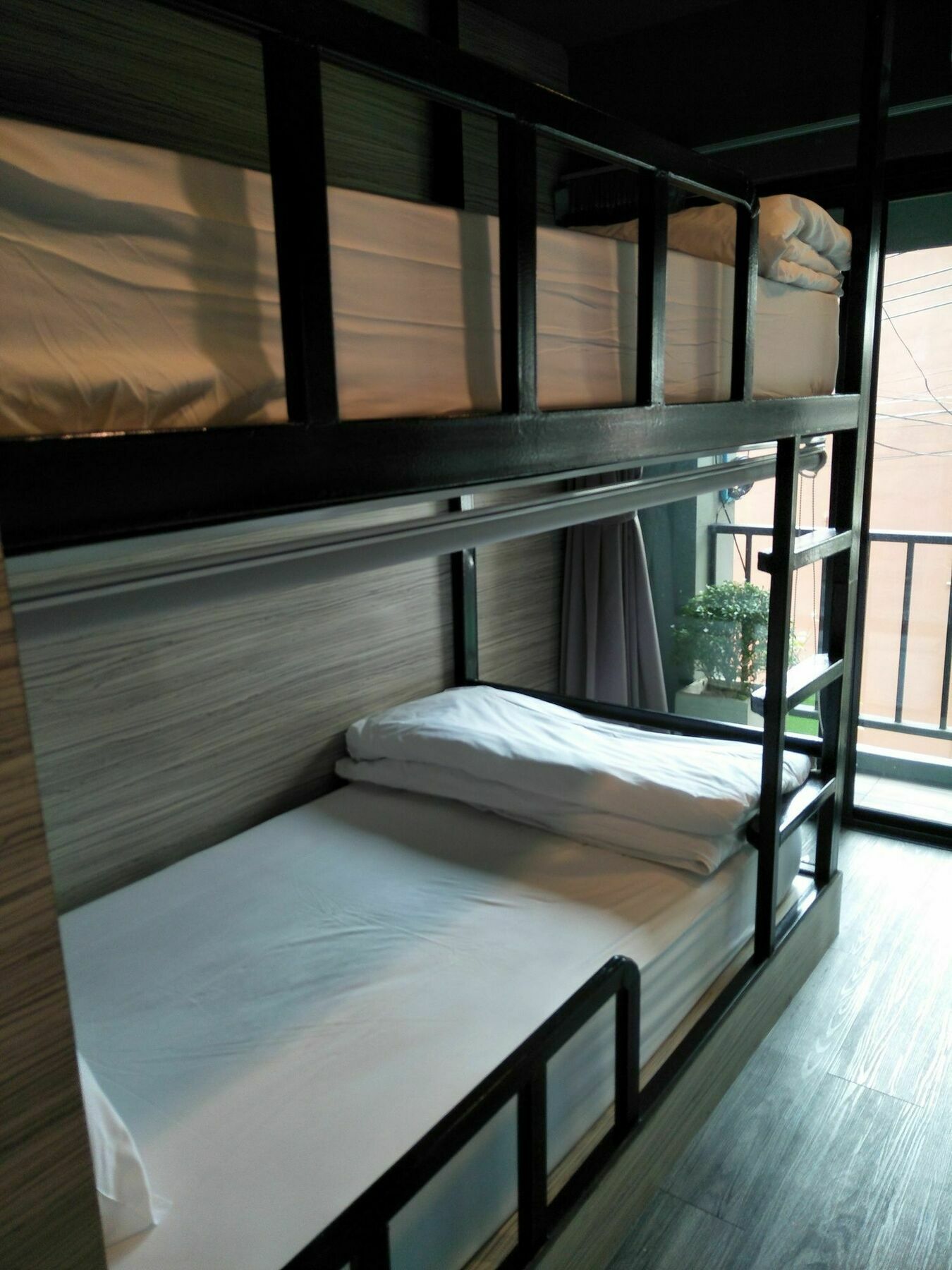 Badu Sukhumvit Dormitory Bangkok Buitenkant foto