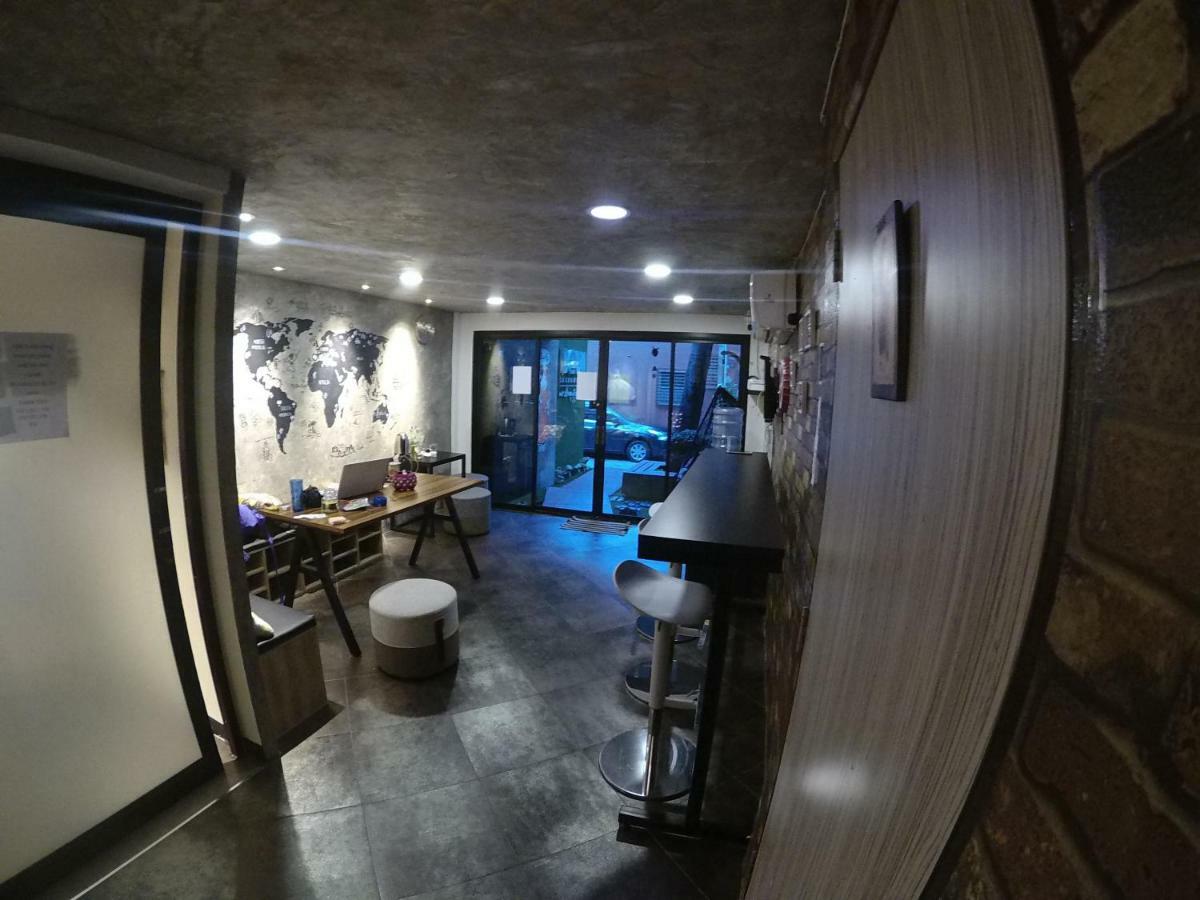 Badu Sukhumvit Dormitory Bangkok Buitenkant foto